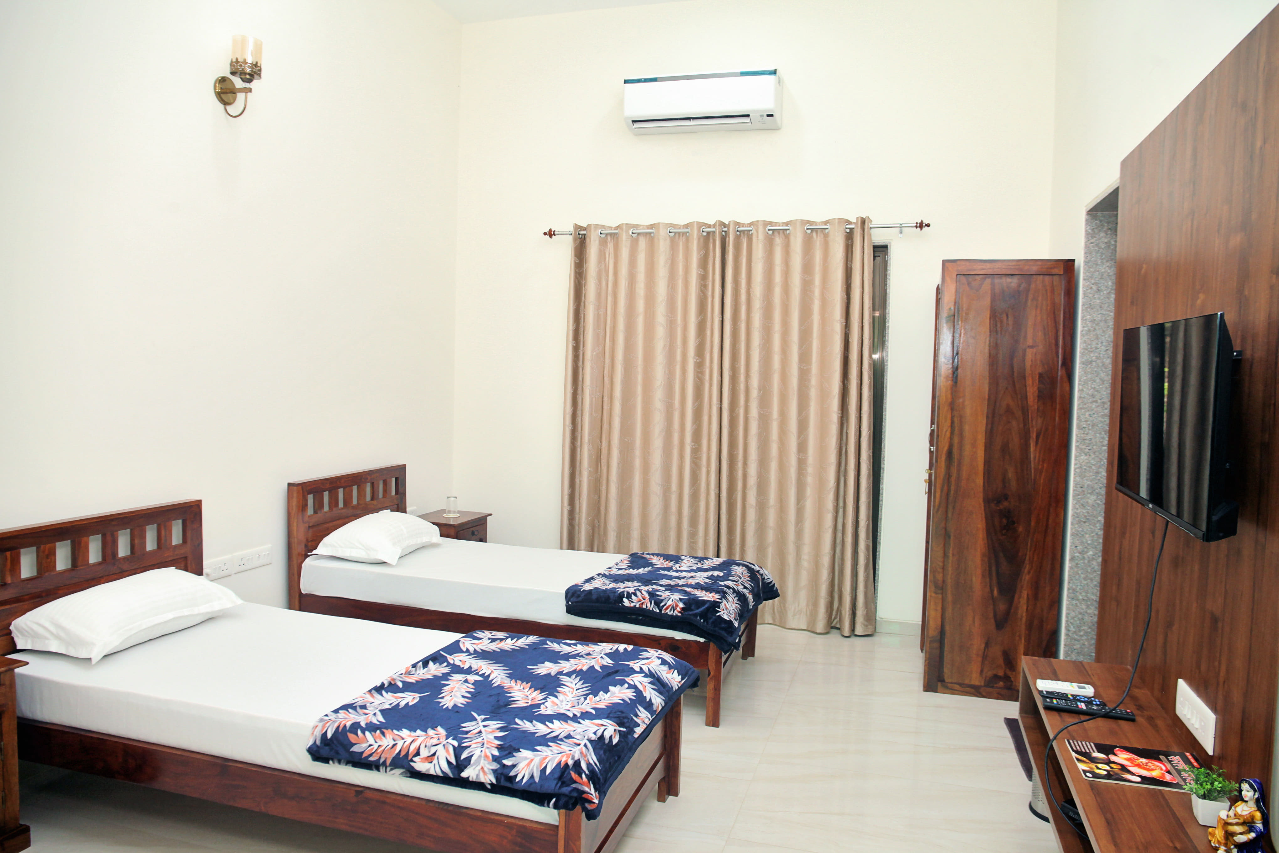Guest House — Hall