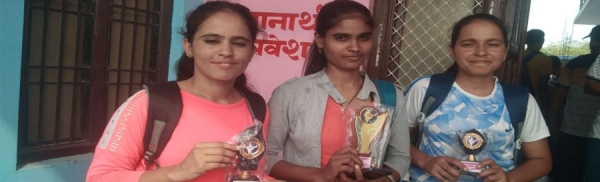 योगा फैडरेशन आफ इंडिया के तत्वावधान में आयोजित जिला स्तरीय योग प्रतियोगिता में विमला माली जिले में प्रथम रही