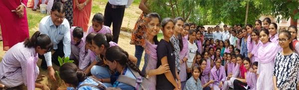 संस्थान के आचार्य कालू कन्या महाविद्यालय के तत्वावधान में संस्थान परिसर में वृक्षारोपण कार्यक्रम का आयोजन