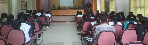 पुलिस अधिकारियों ने दी साइबर फ्रॉड से बचने व सड़क सुरक्षा के लिए सजग रहने की सलाह