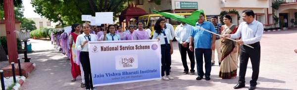 एनएसएस छात्राओं ने निकाली स्वच्छता रैली निकाली, दिया पाॅलिथीन मुक्ति का संदेश