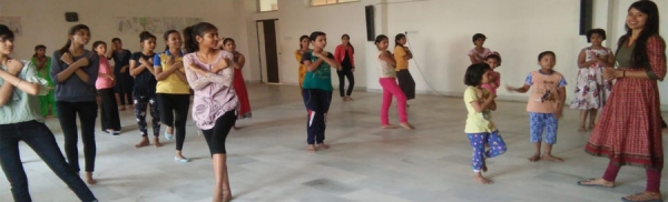 जैन विश्वभारती संस्थान (मान्य विश्वविद्यालय) के समर प्रोग्रामों में : नृत्य, कंप्यूटर, योग, स्पोकन इंगलिश आदि का प्रशिक्षण